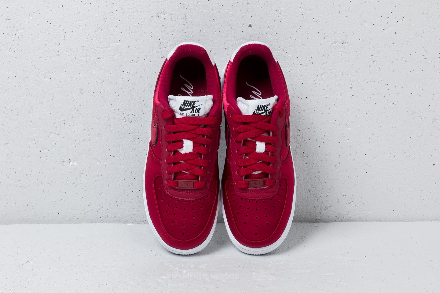 Women s shoes Nike Wmns Air Force 1 07 SE Red Crush Red Crush