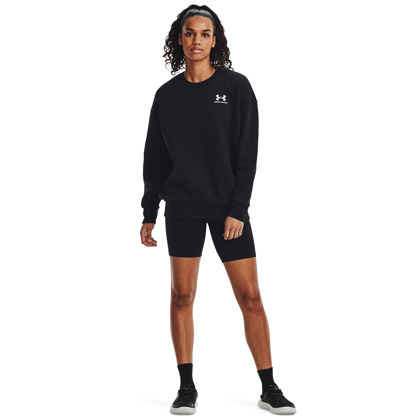 Hoodies für Frauen Under Armour Essential Flc Os Crew Black