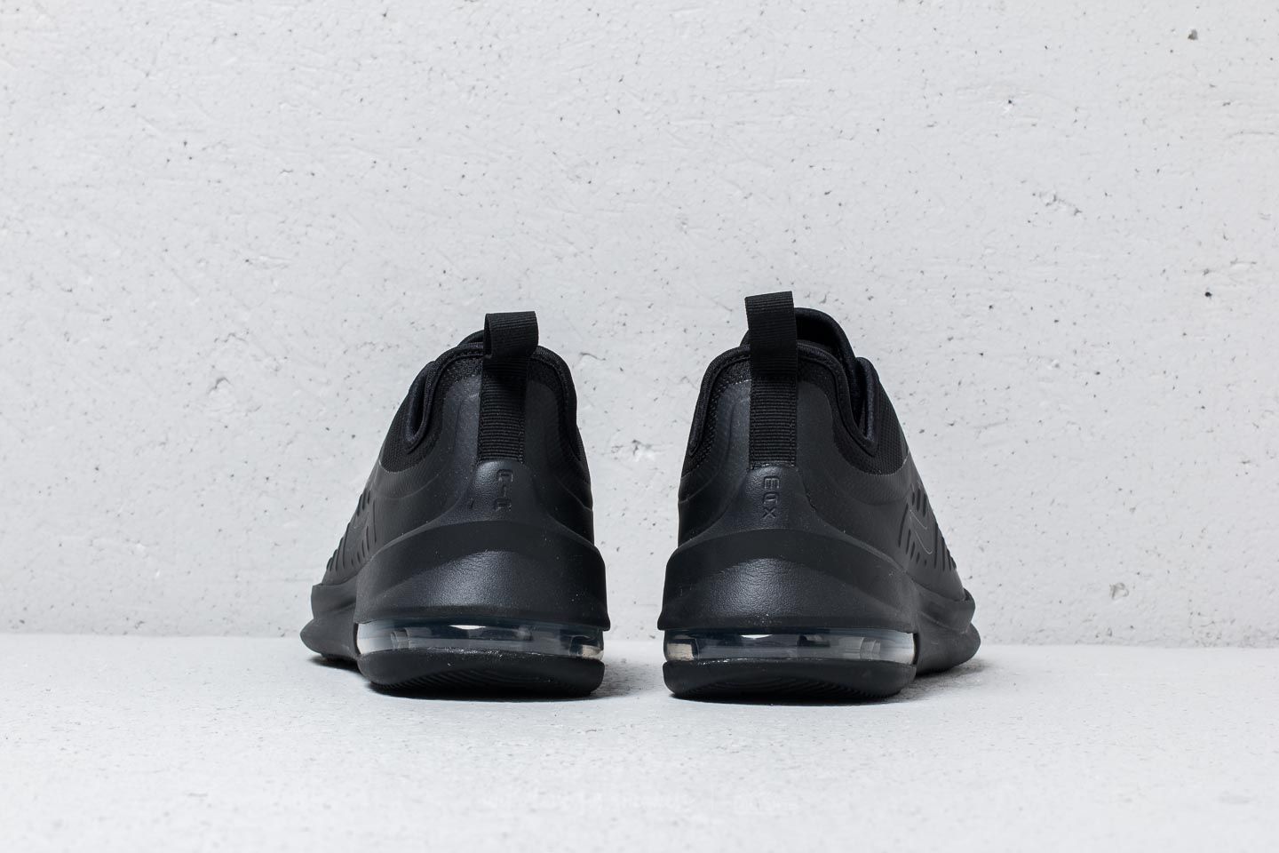 Air max hotsell axis women's black