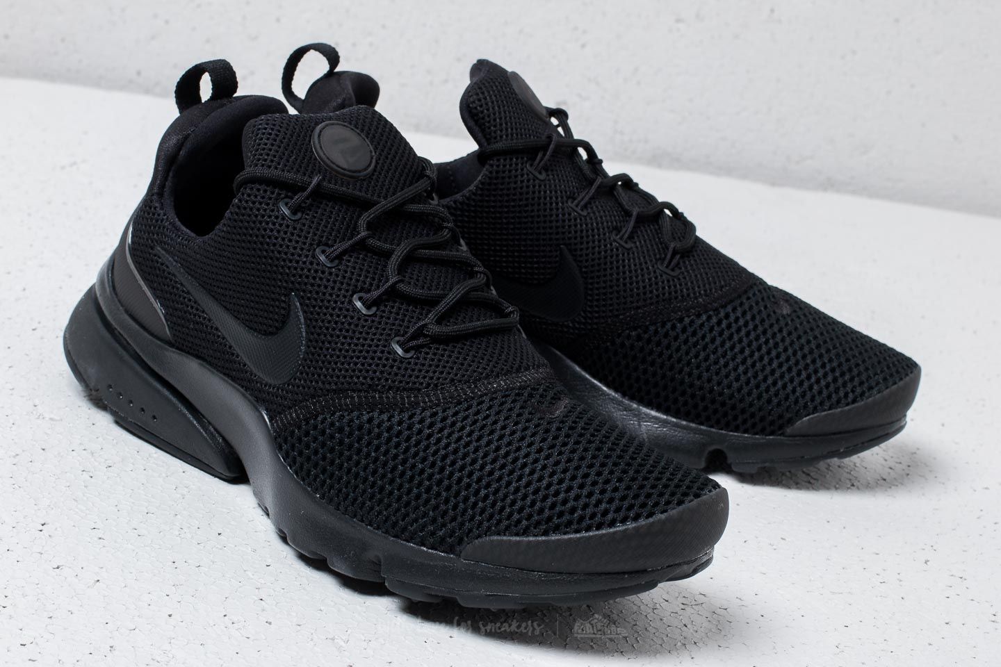 Women's nike presto fly all black top