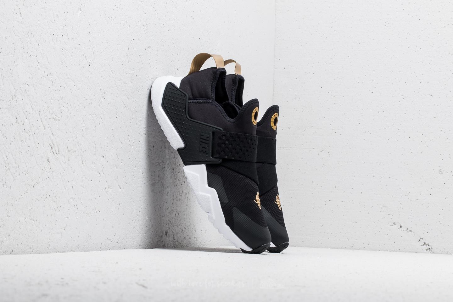 Women s shoes Nike Huarache Extreme GS Black Black Metallic Gold Footshop