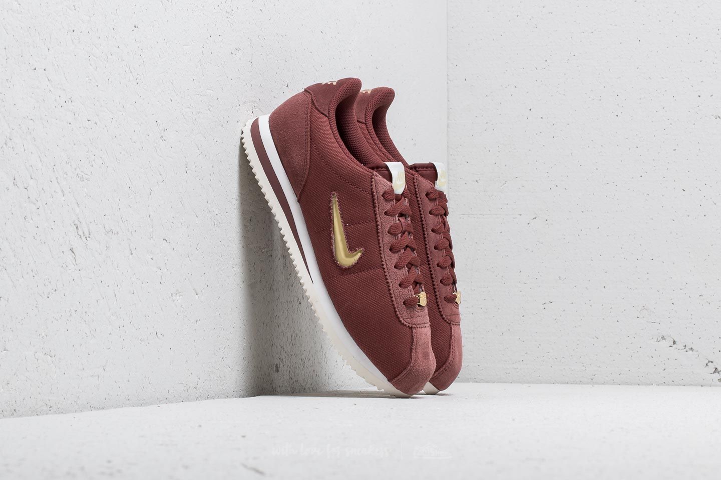 Chaussures et baskets femme Nike Cortez Basic Jewel ´18 WMNS Red Sepia/ Metalic Gold Star