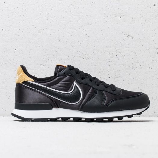 Nike Wmns Internationalist Heat