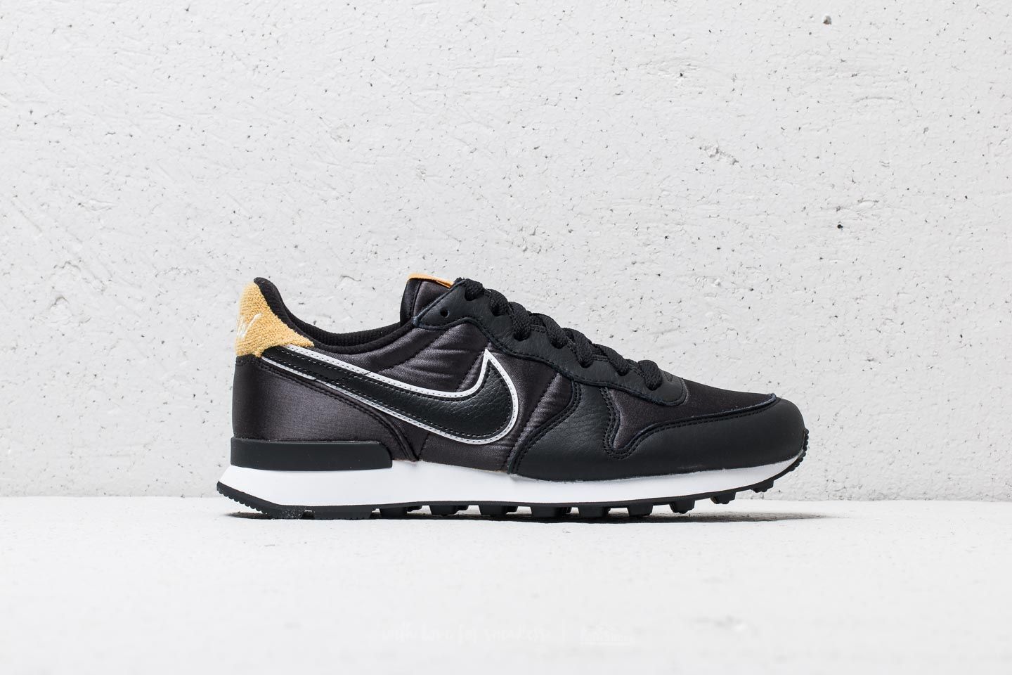 Women s shoes Nike Wmns Internationalist Heat Black Black Wheat