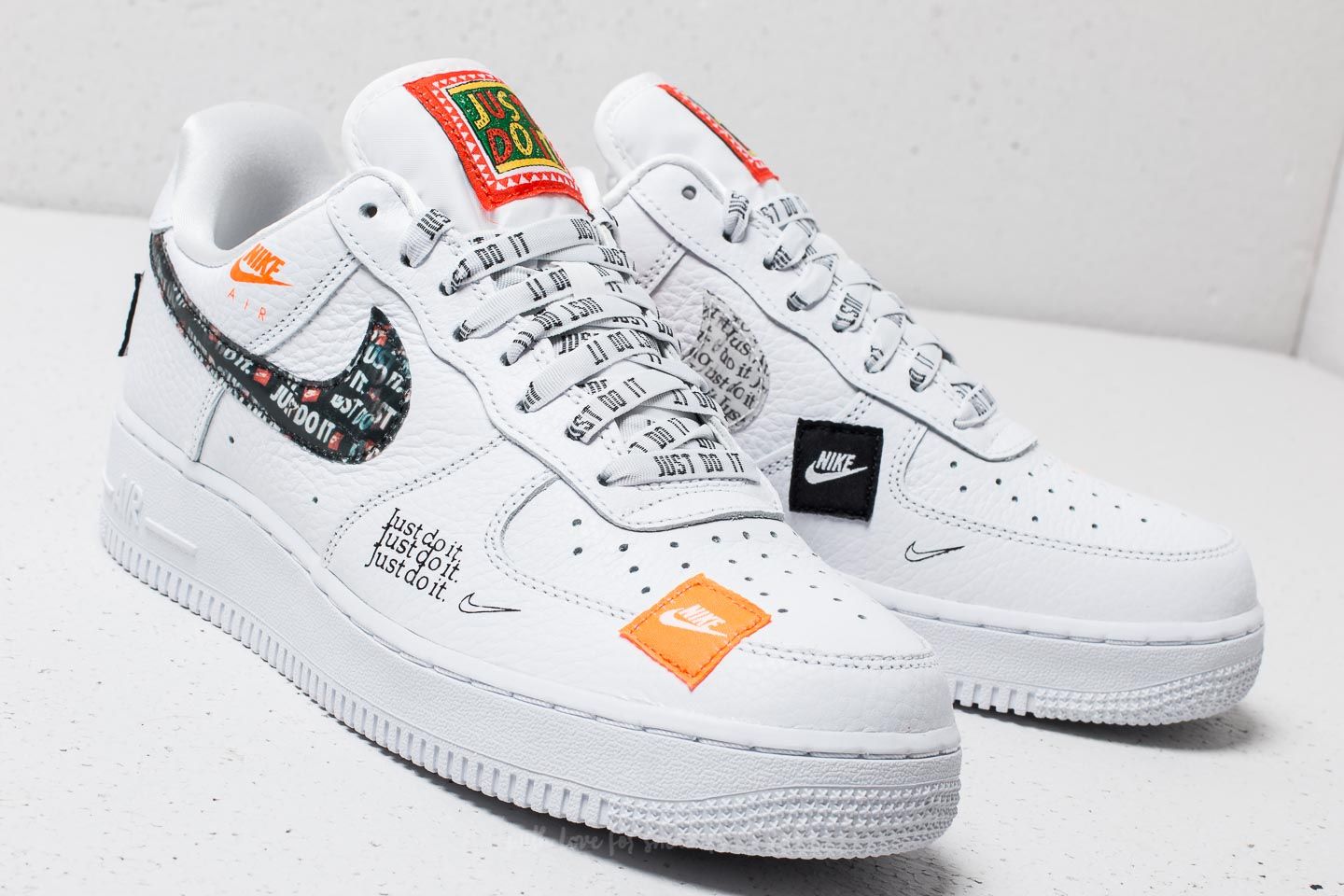 Chaussures et baskets homme Nike Air Force 1 ´07 Premium "Just Do It"  White/ White-Black-Total Orange | Footshop