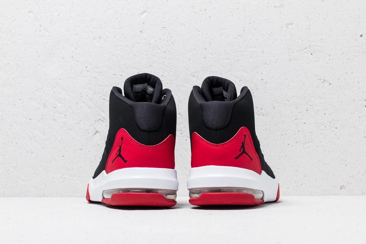 Férfi cipők Jordan Max Aura Black/ Black-Gym Red
