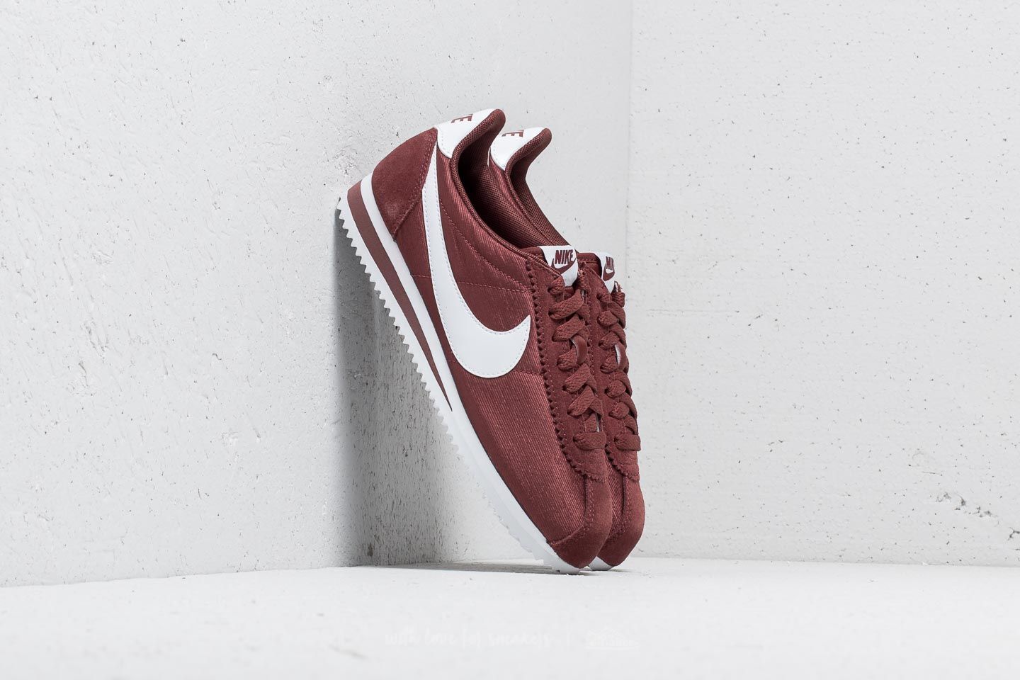 Women's shoes Nike Wmns Classic Cortez Nylon Red Sepia/ White