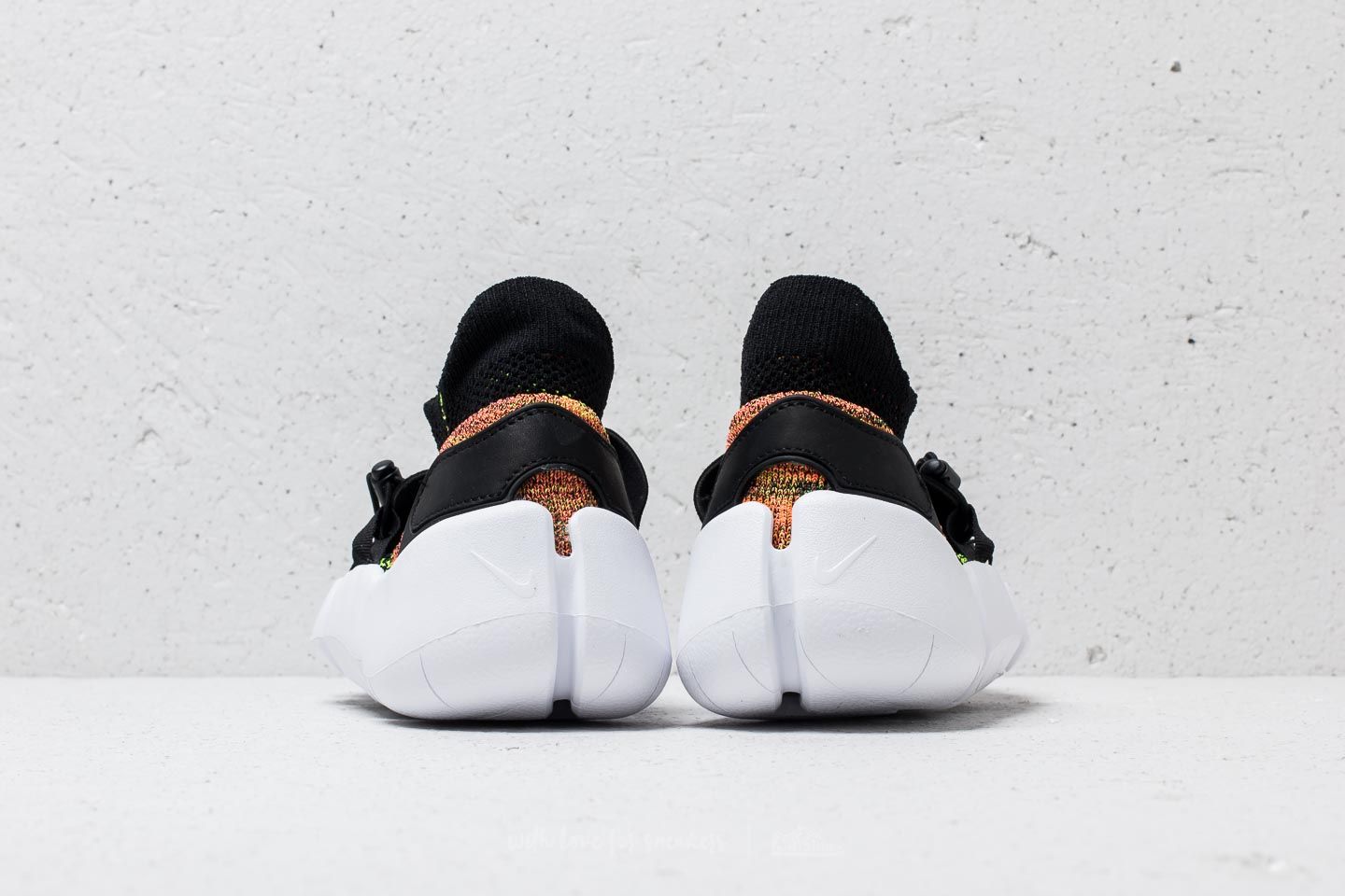 Zapatillas Hombre Nike Footscape Flyknit DM Black/ Black-Volt-Bright Mango