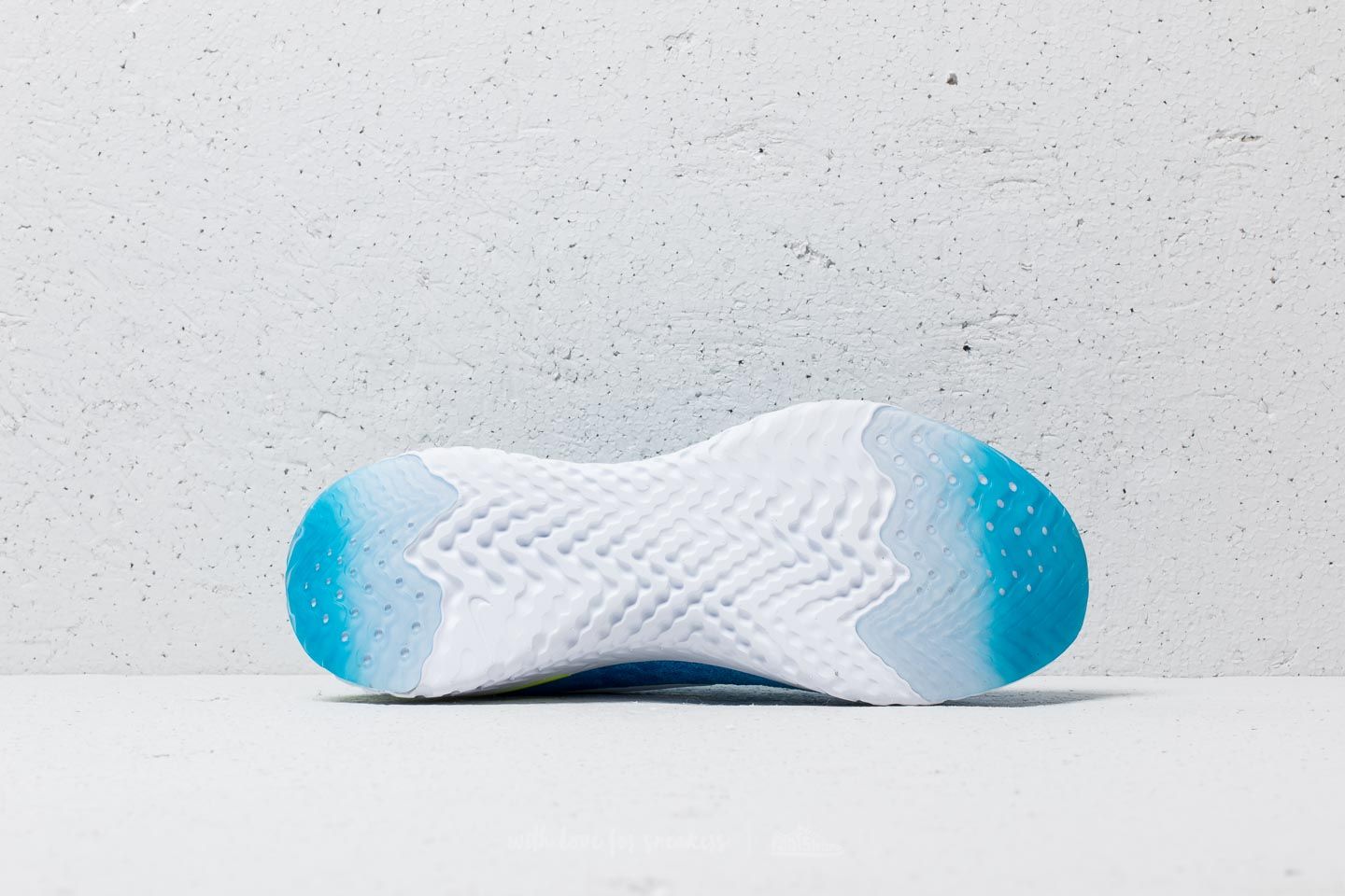 Nike epic react blue glow cheap