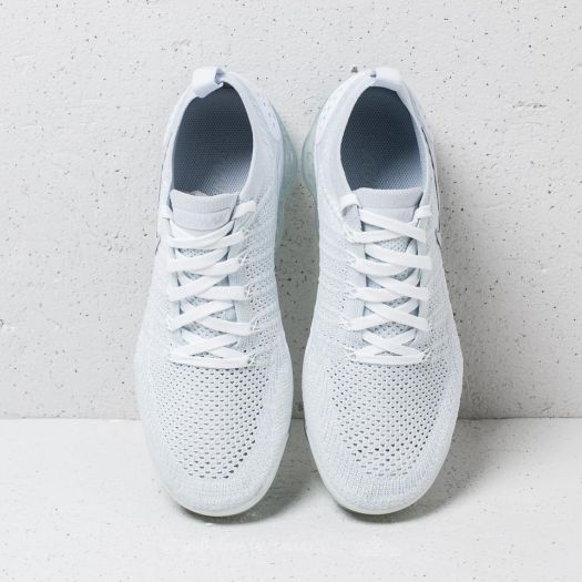 White nike flyknit shoes store