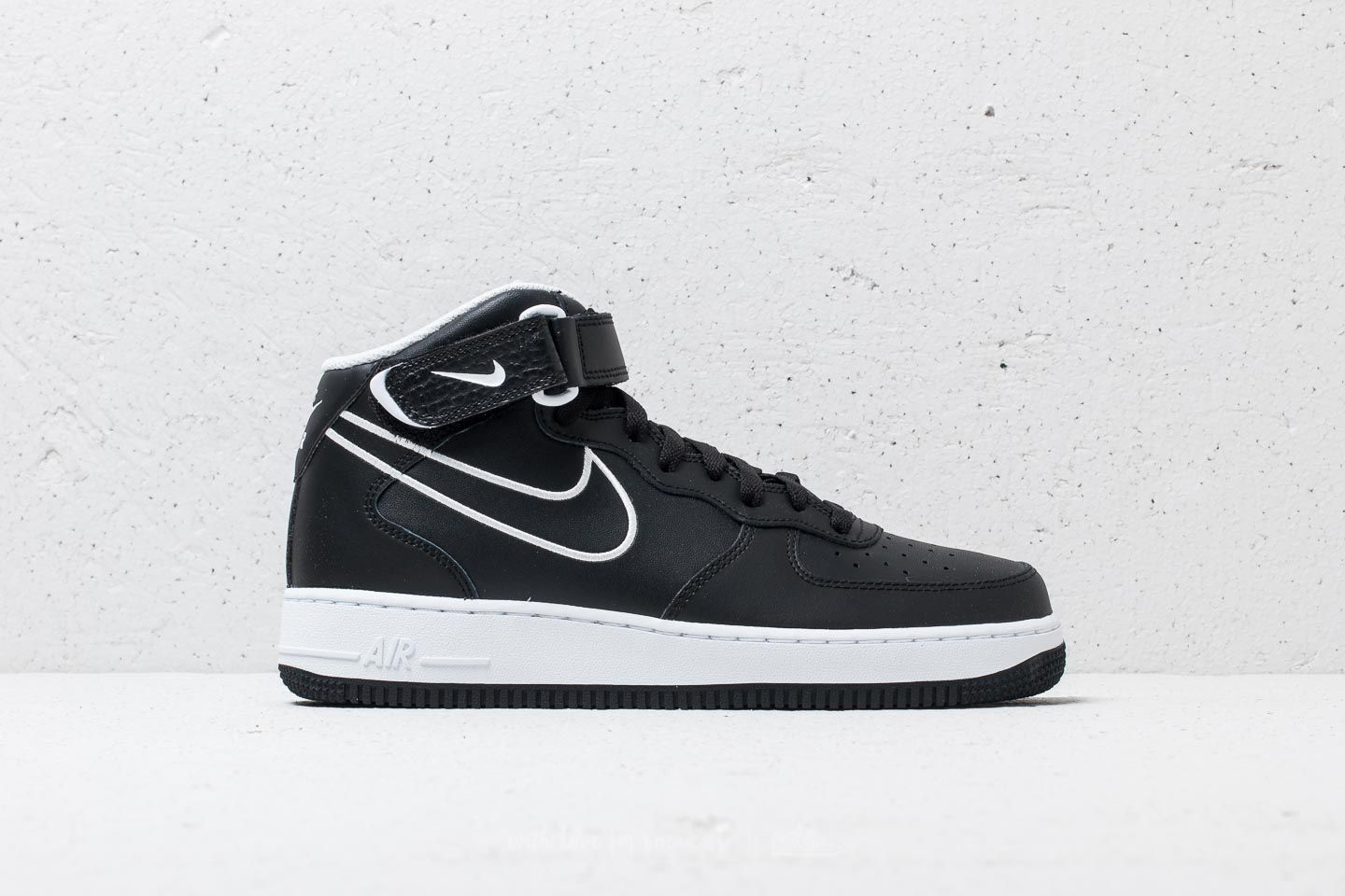 Zapatillas Hombre Nike Air Force 1 Mid '07 Leather Black/ White