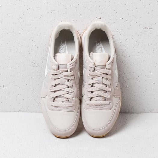 Nike internationalist desert sand sales