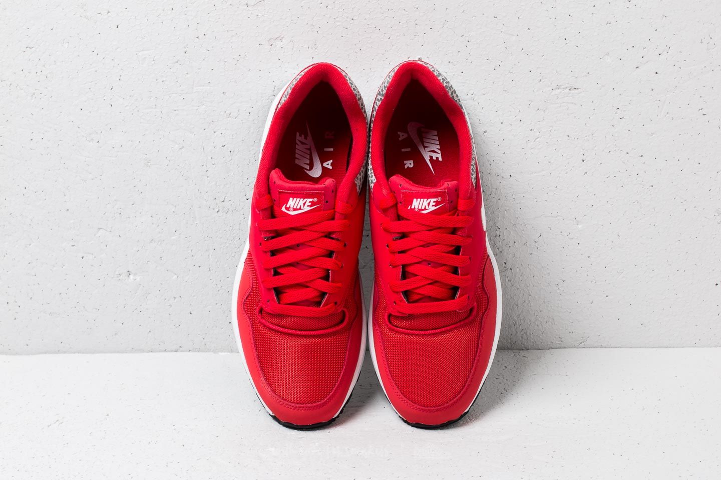 Nike safari red new arrivals