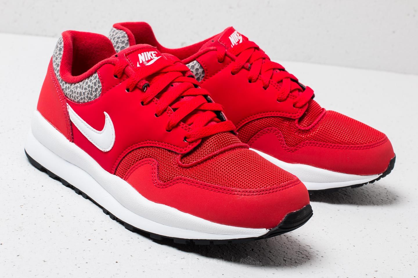 Nike air 2025 safari red