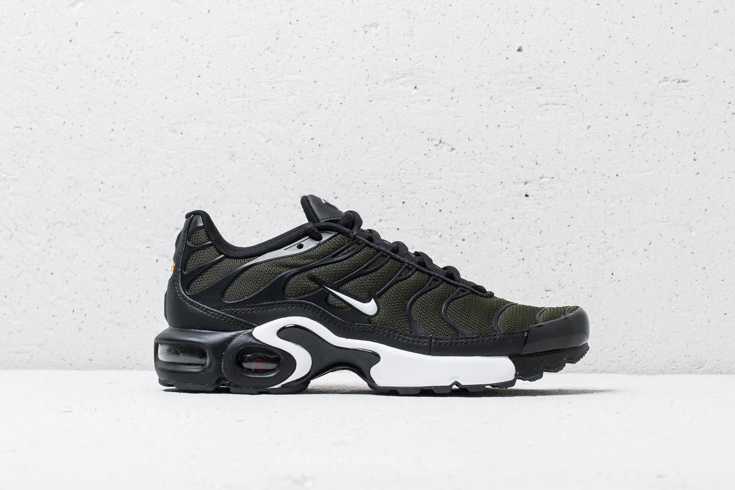 Nike tn black sequoia store