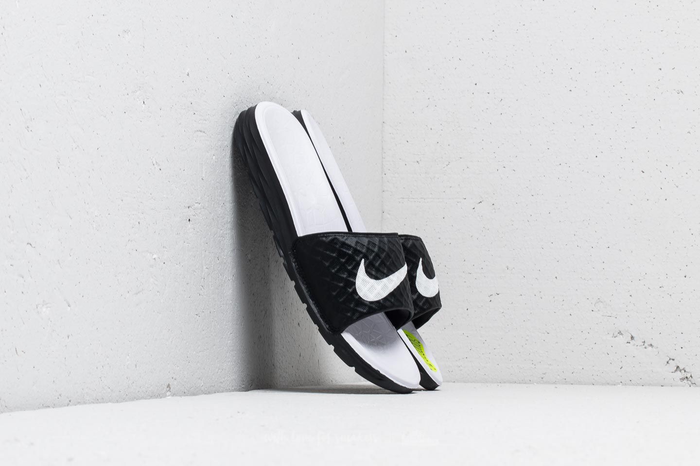 Nike wmns benassi solarsoft deals