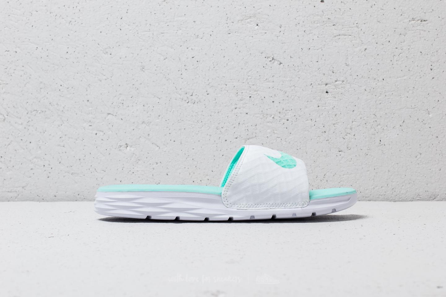 Nike benassi deals solarsoft white