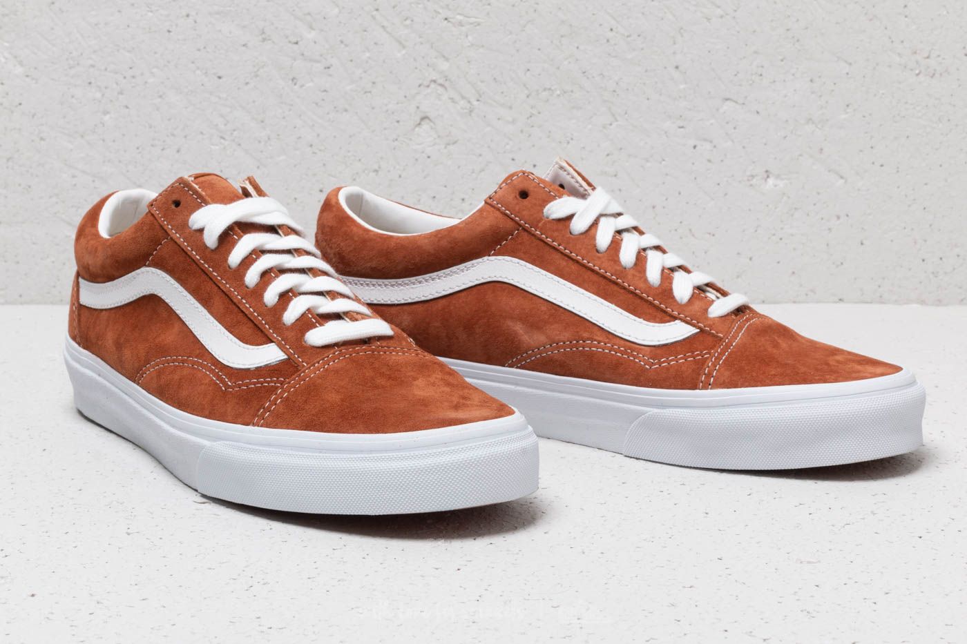Pig suede sale brown vans