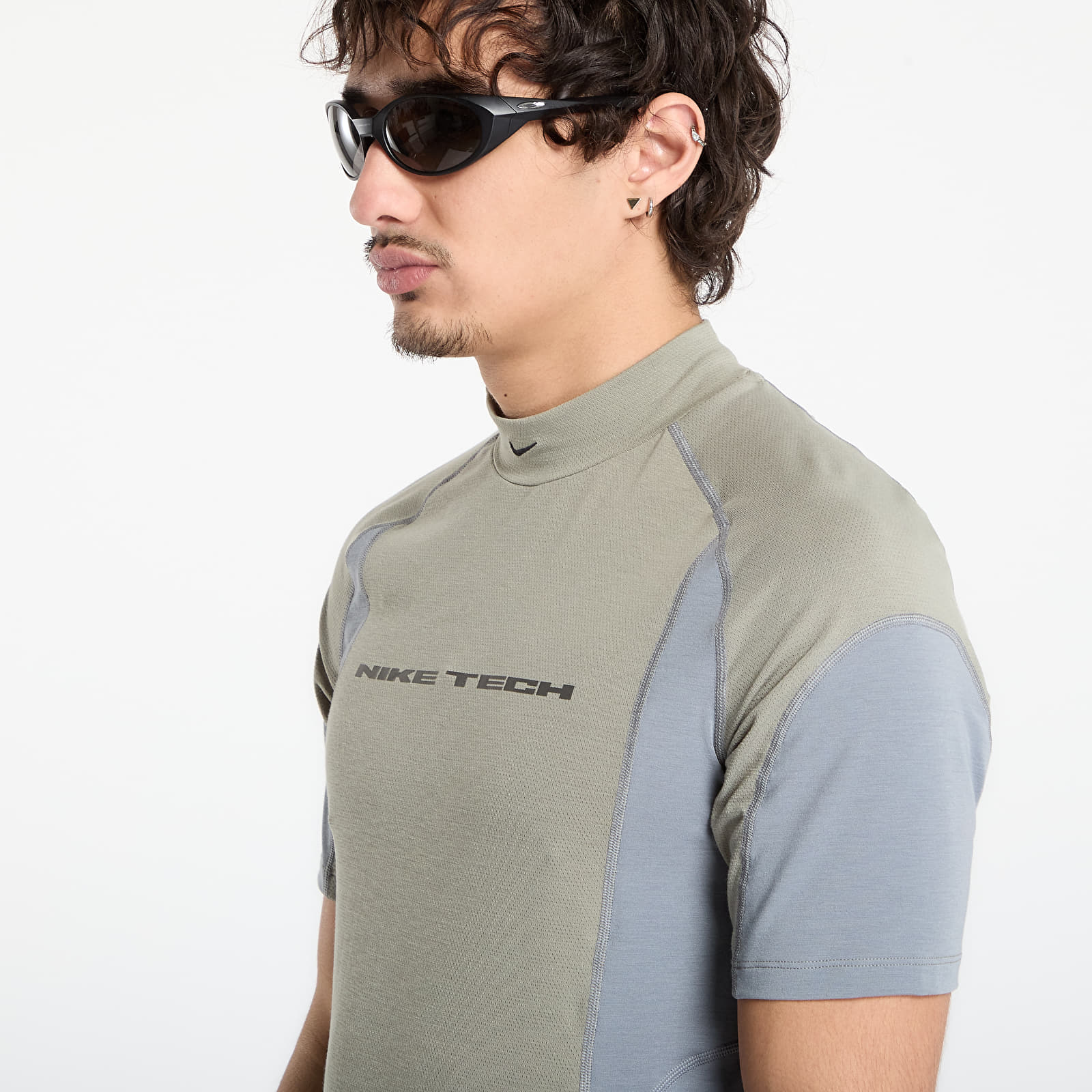 T-shirts Nike Men's Dri-FIT Short-Sleeve Base Layer Light Army/ Cool Grey/ Cool Grey/ Black