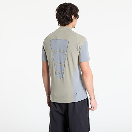 grey nike shorts and t shirt