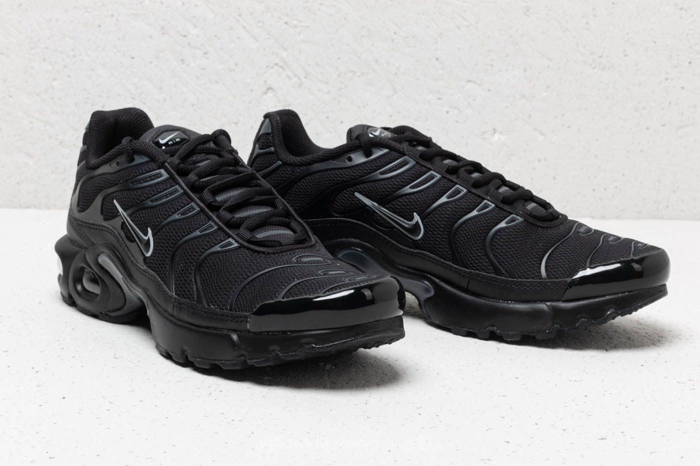 Air max plus black pure platinum sale