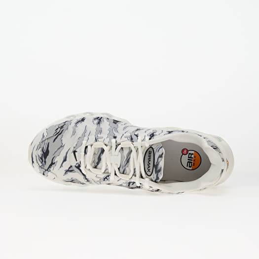 white camo nike air max