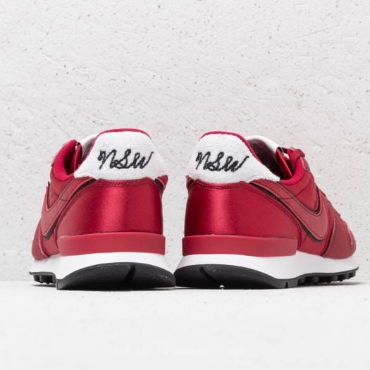 Nike Wmns Internationalist Heat