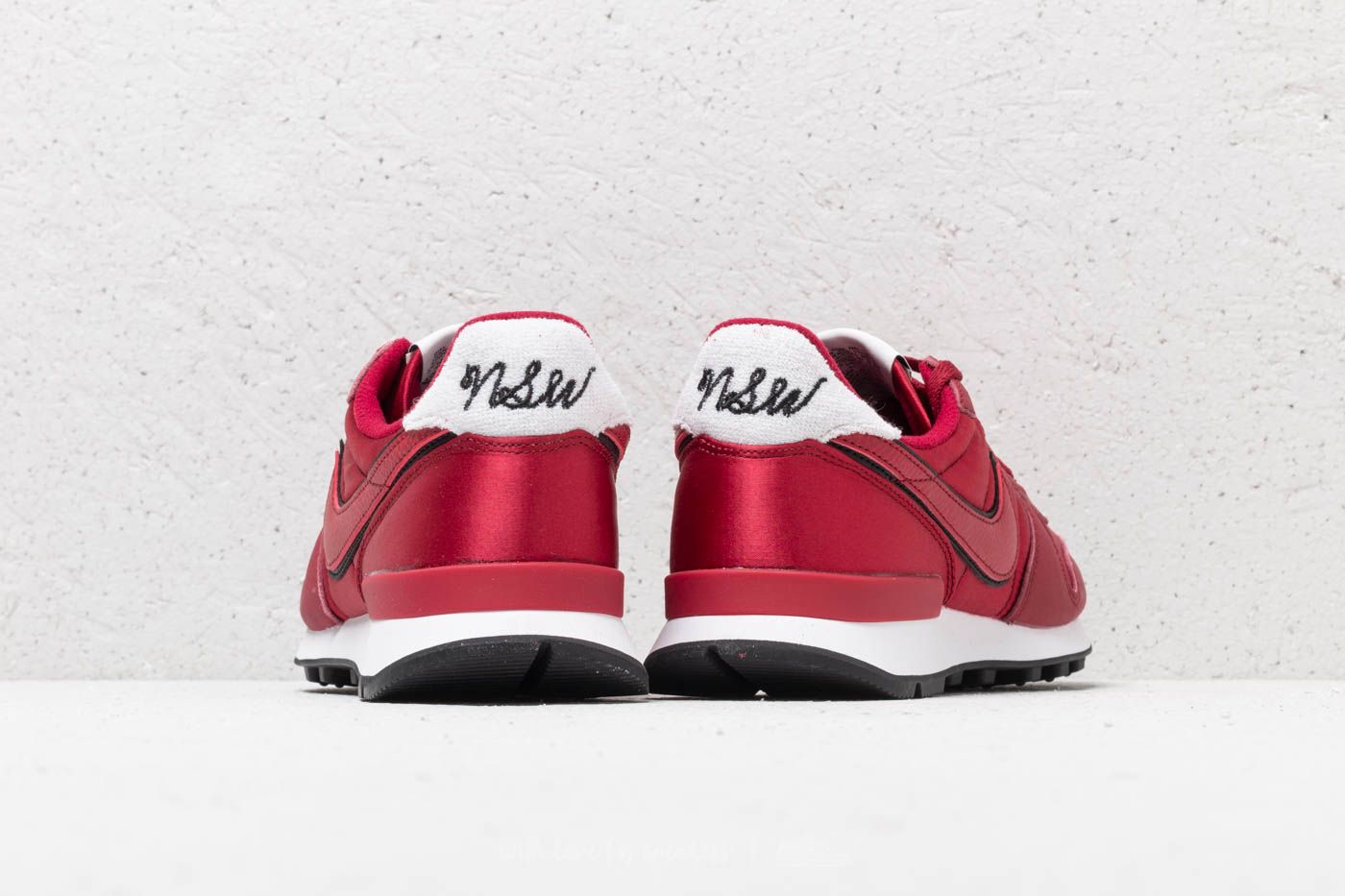 Nike internationalist heat rot sales