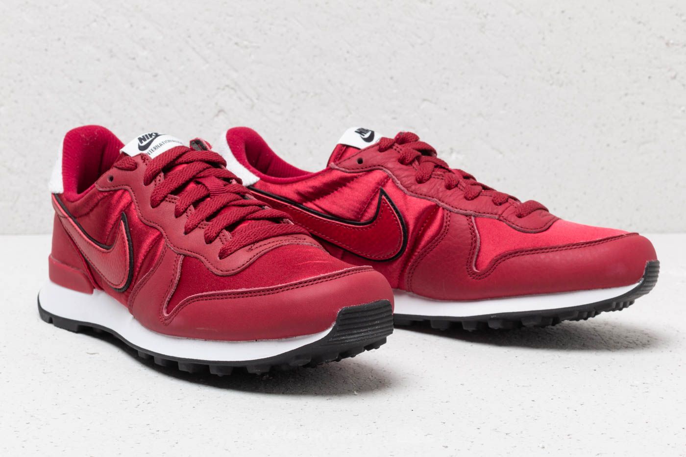 Nike internationalist en cuir et mesh rouge 2025