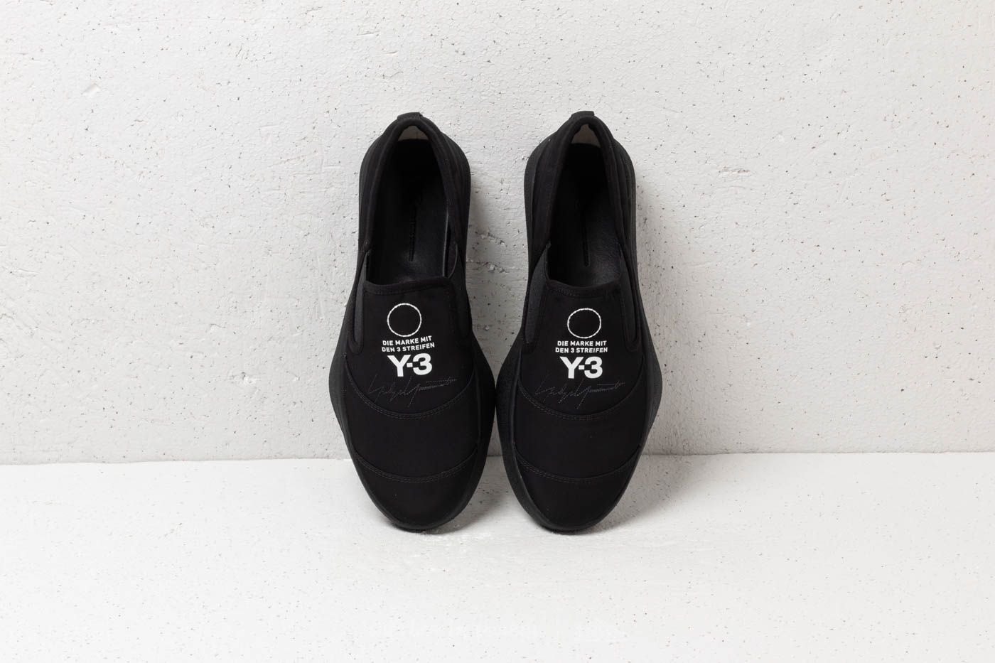 Y3 tangutsu on feet store