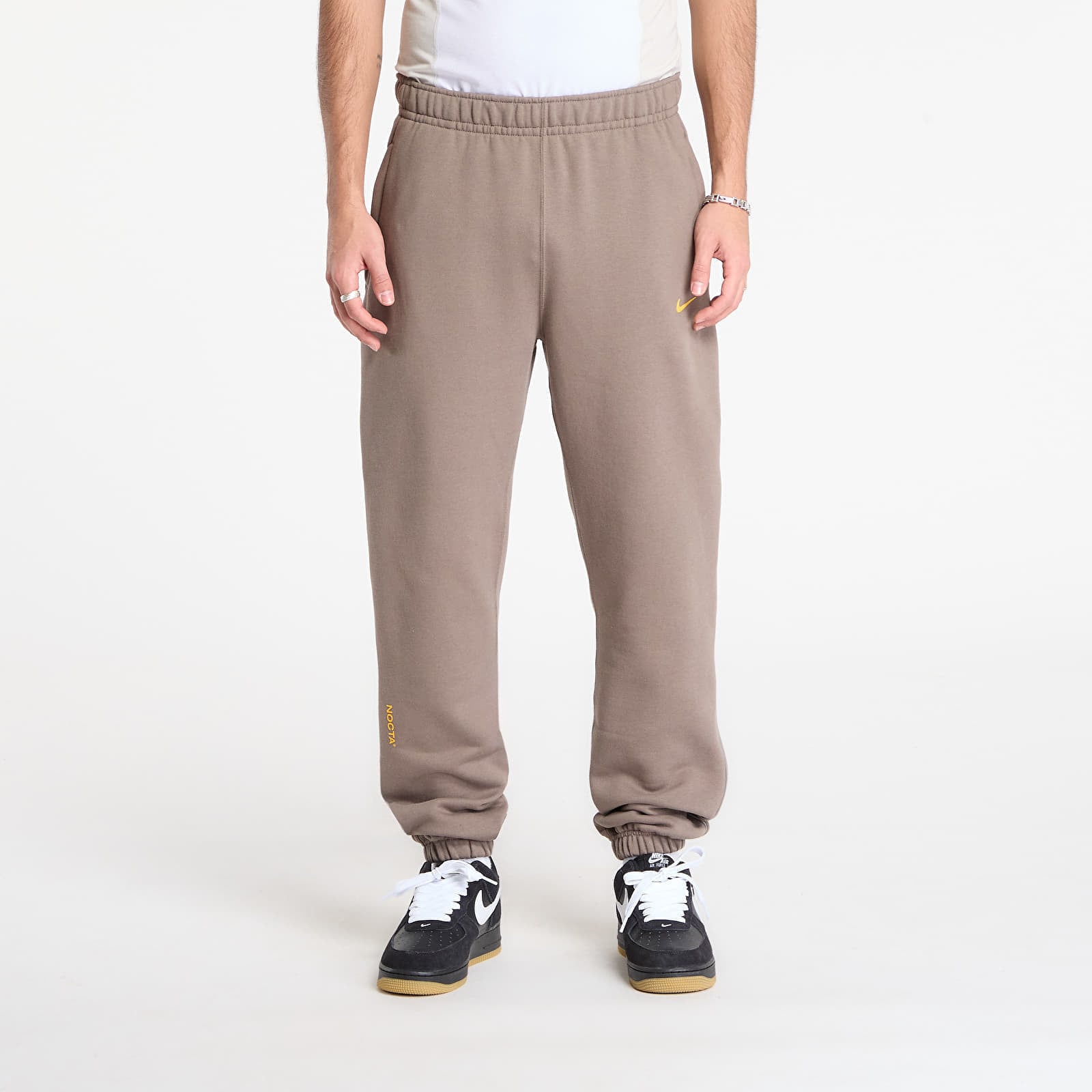 Pantaloni de trening Nike x NOCTA Fleece CS Sweatpants Olive Grey/ Yellow Ochre S