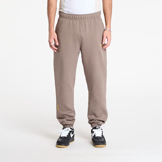 Siltās bikses Nike x NOCTA Fleece CS Sweatpants Olive Grey/ Yellow Ochre