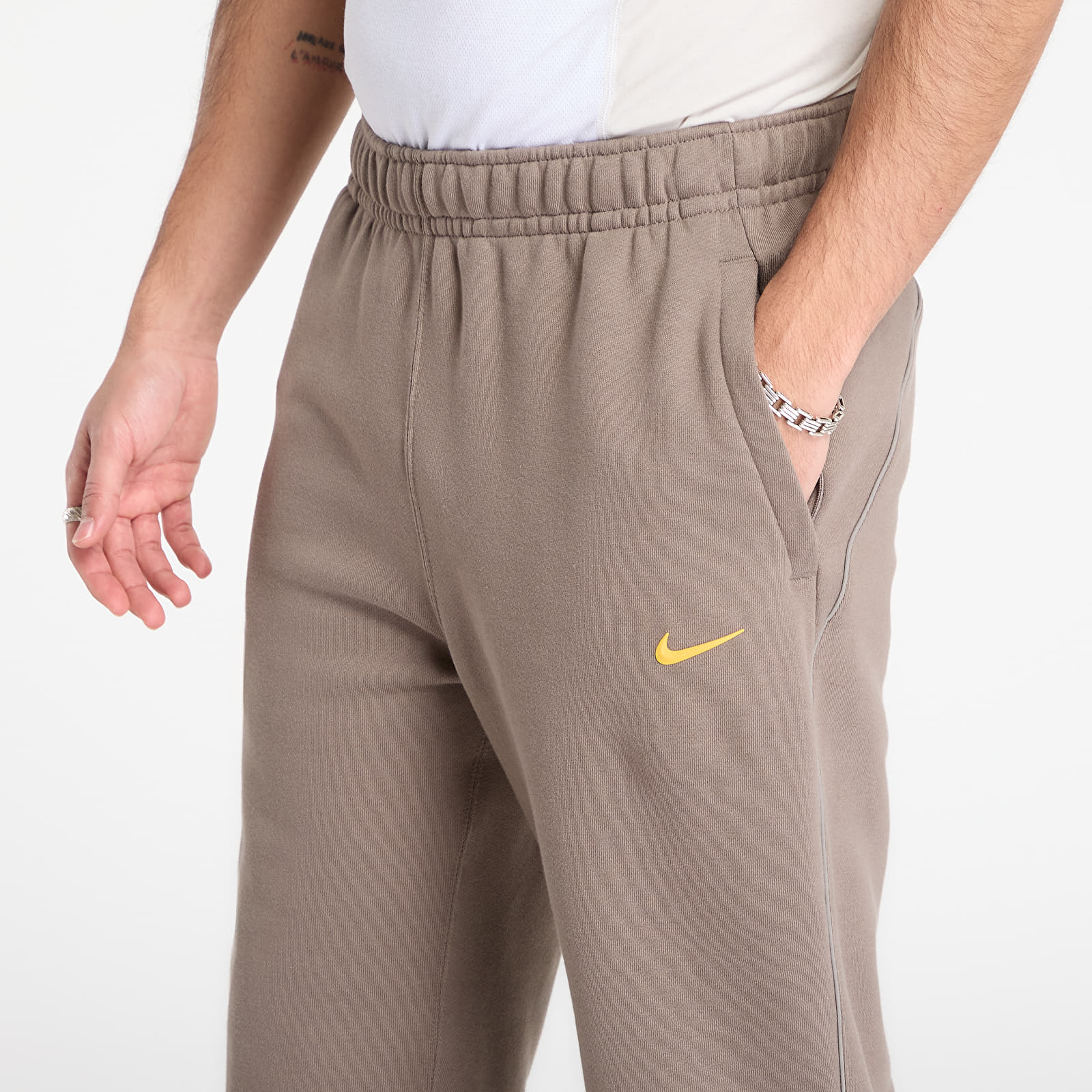 Pantalon survêtement Nike x NOCTA Fleece CS Sweatpants Olive Grey/ Yellow Ochre
