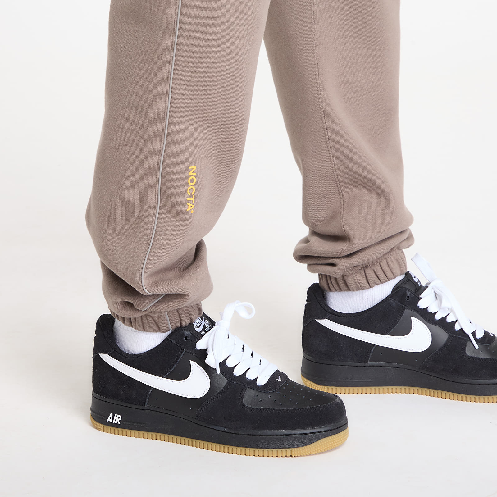 Pantalon survêtement Nike x NOCTA Fleece CS Sweatpants Olive Grey/ Yellow Ochre