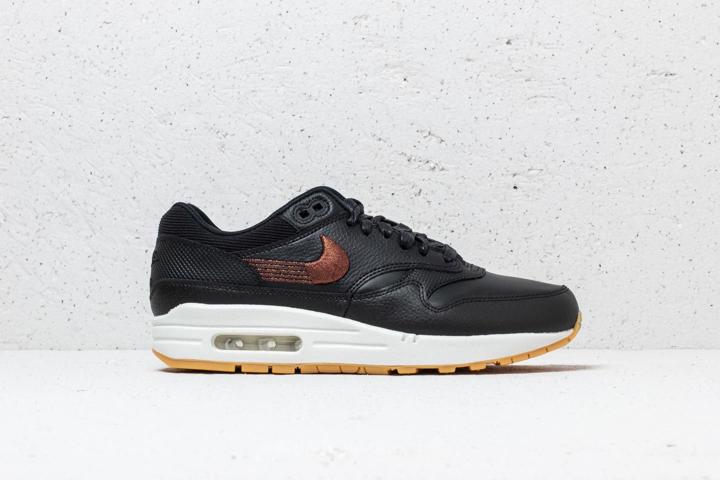 Moteriška avalynė Nike Wmns Air Max 1 Premium Black/ Black-Gum Yellow