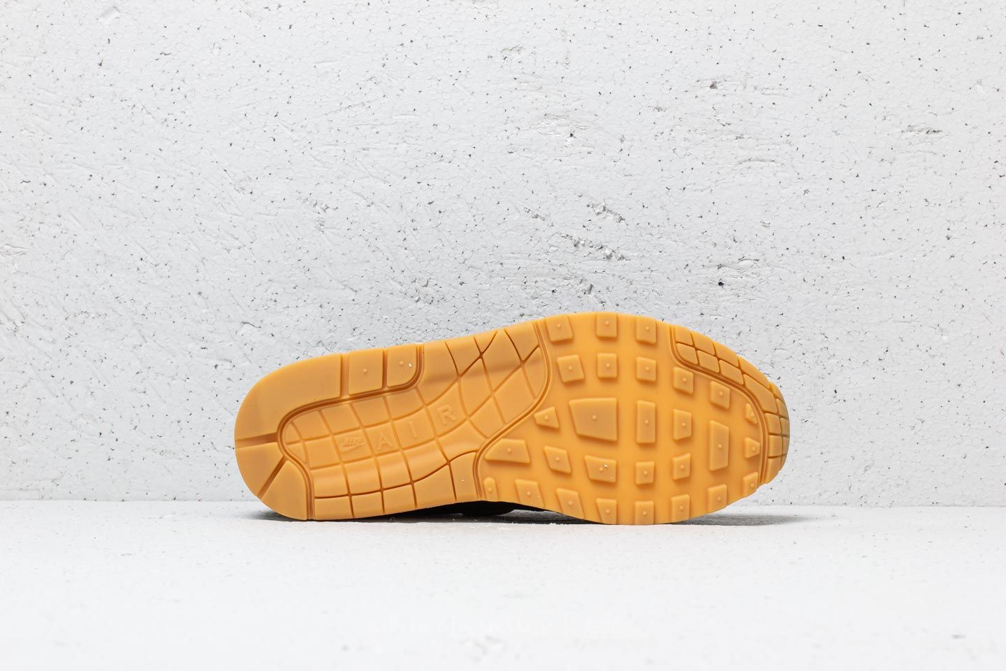 Moteriška avalynė Nike Wmns Air Max 1 Premium Black/ Black-Gum Yellow