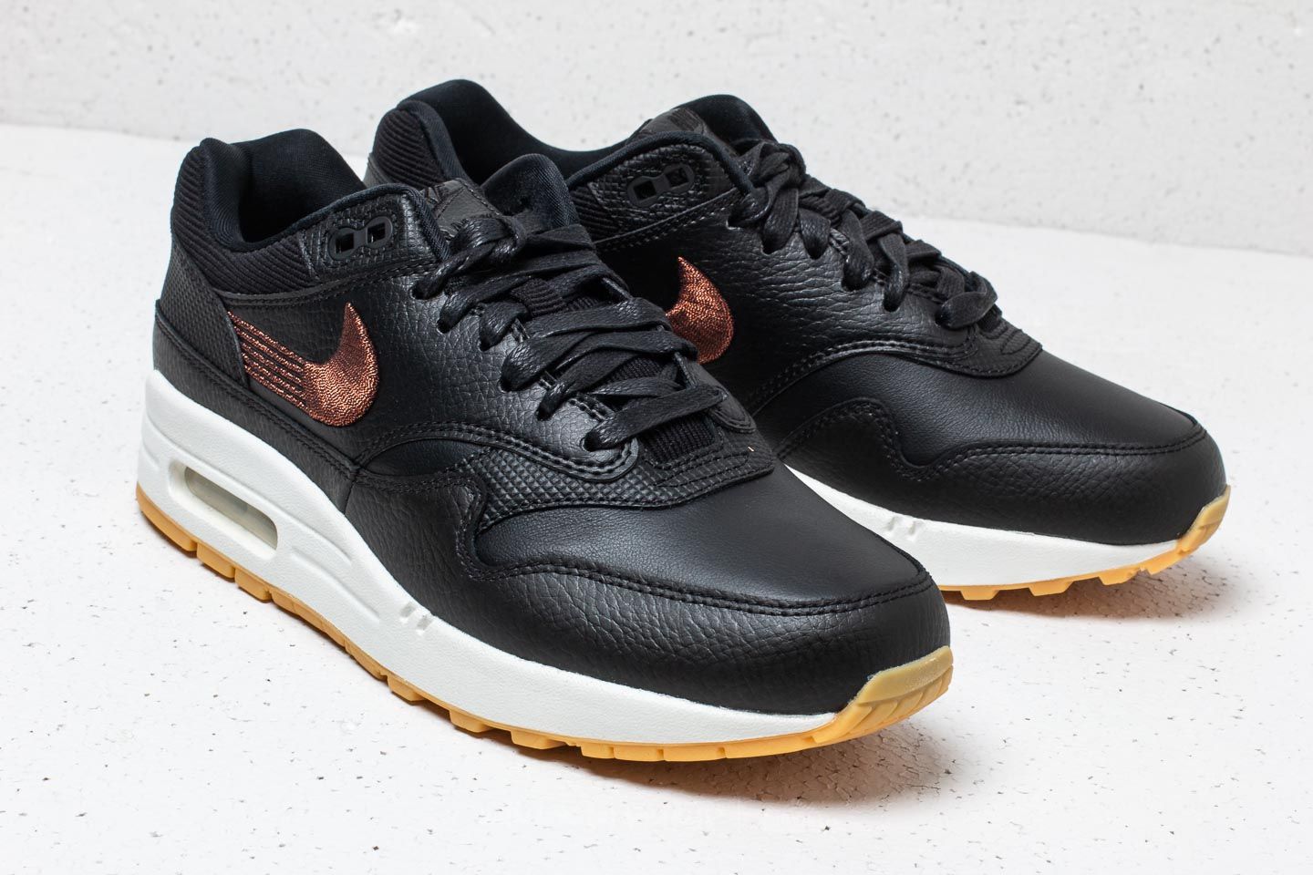 Moteriška avalynė Nike Wmns Air Max 1 Premium Black/ Black-Gum Yellow