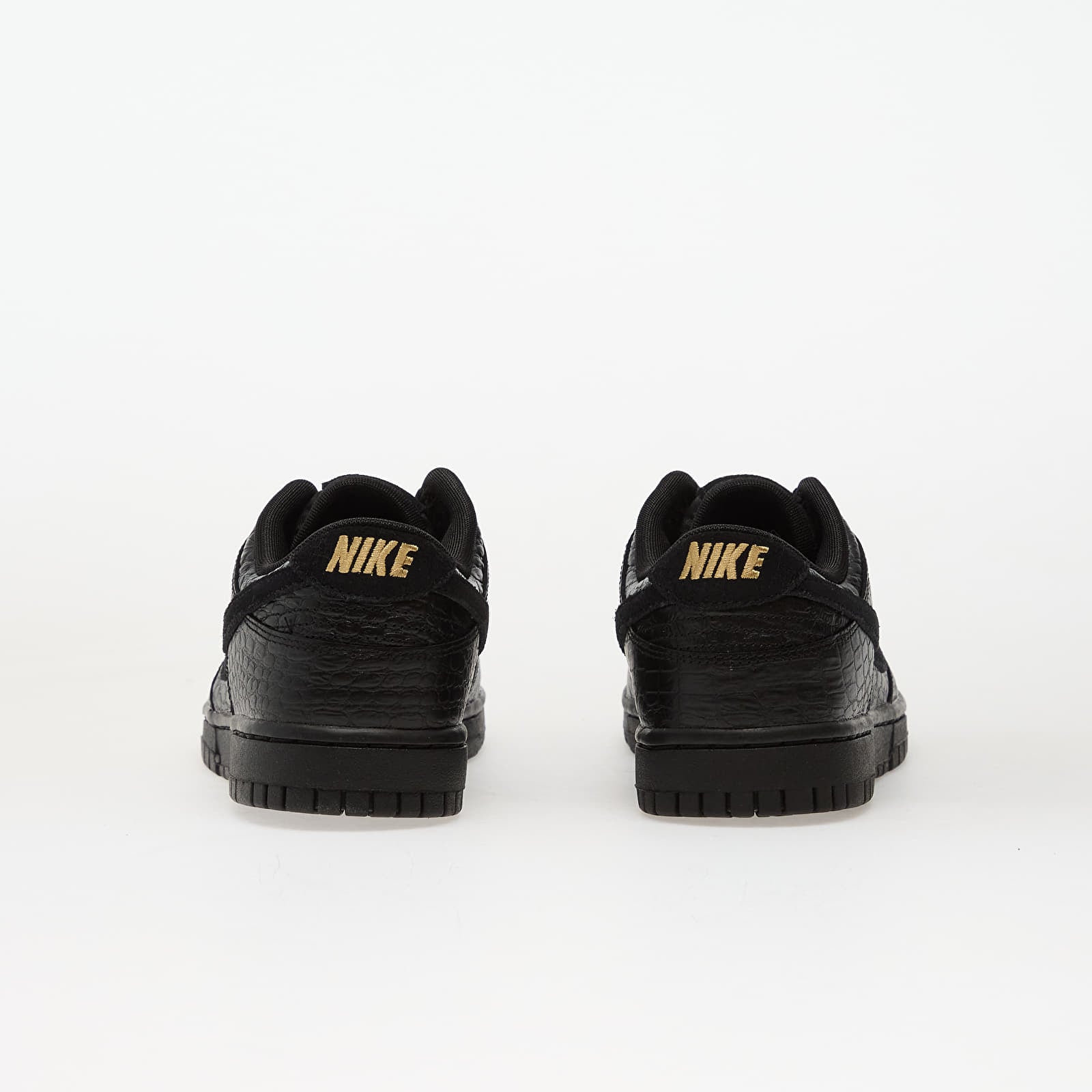 Chaussures et baskets femme Nike Dunk Low Black/ Black-Metallic Gold-Off Noir