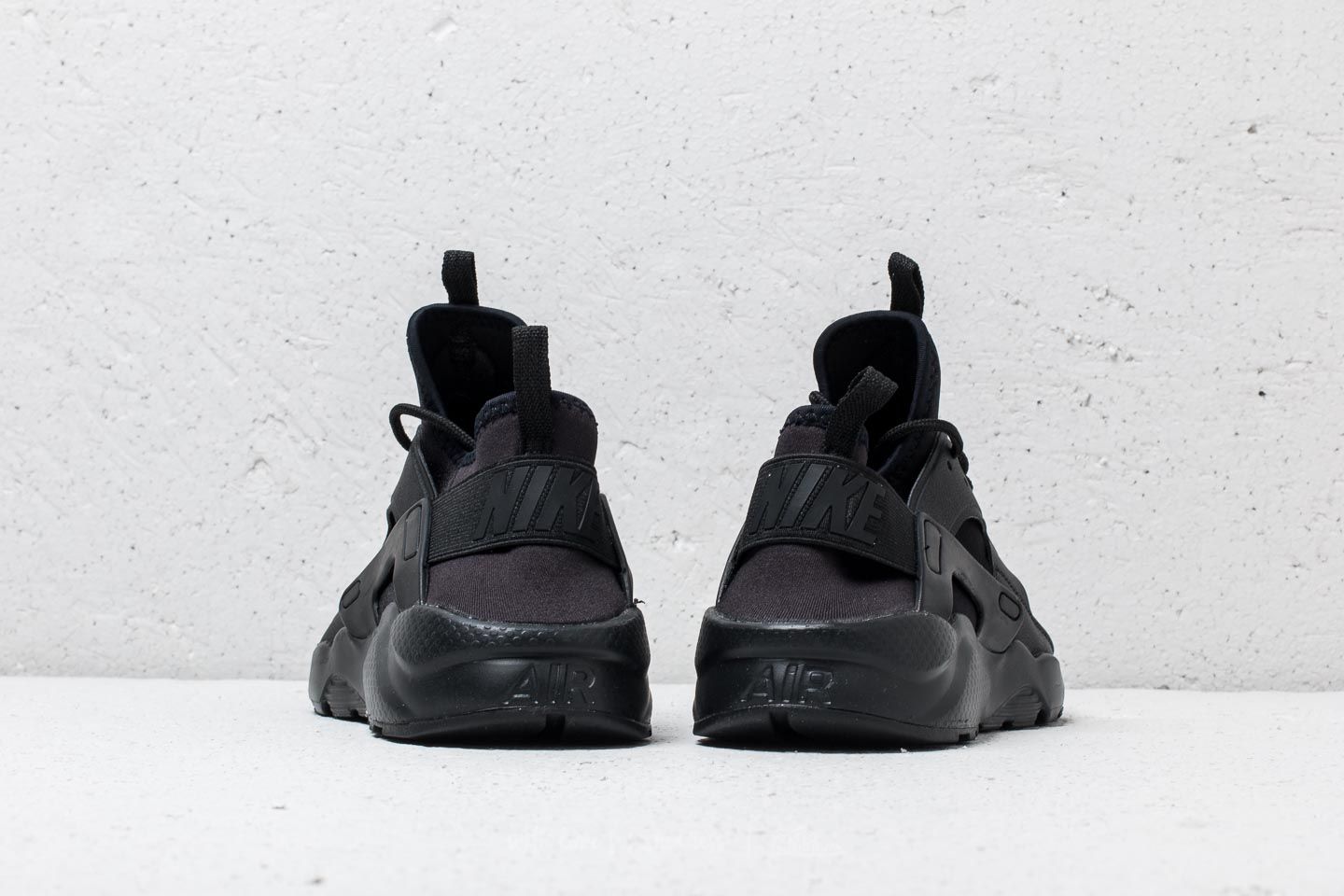 nike air huarache run ultra triple black