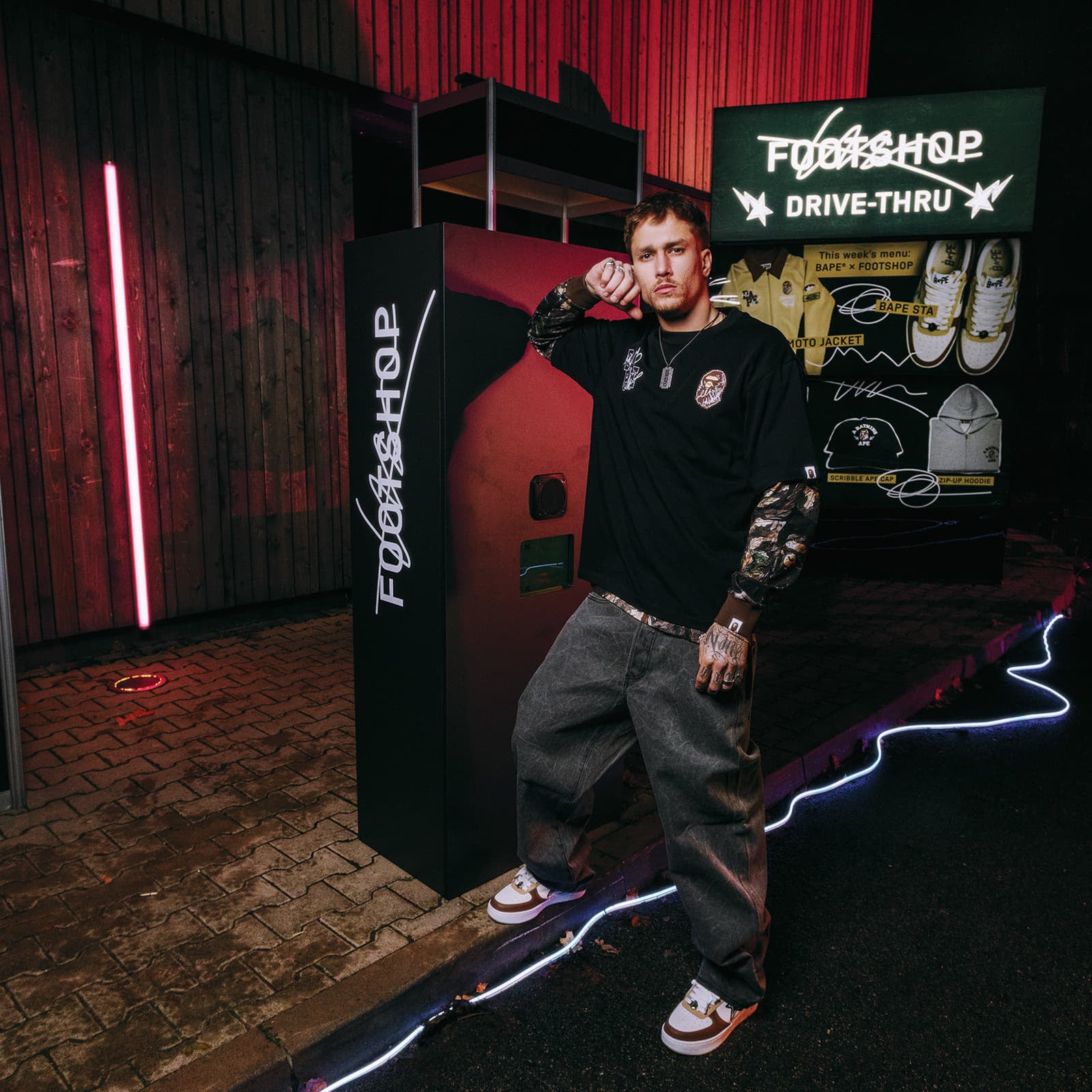 T-shirts BAPE® x FOOTSHOP - Scribble Logo Tee Black