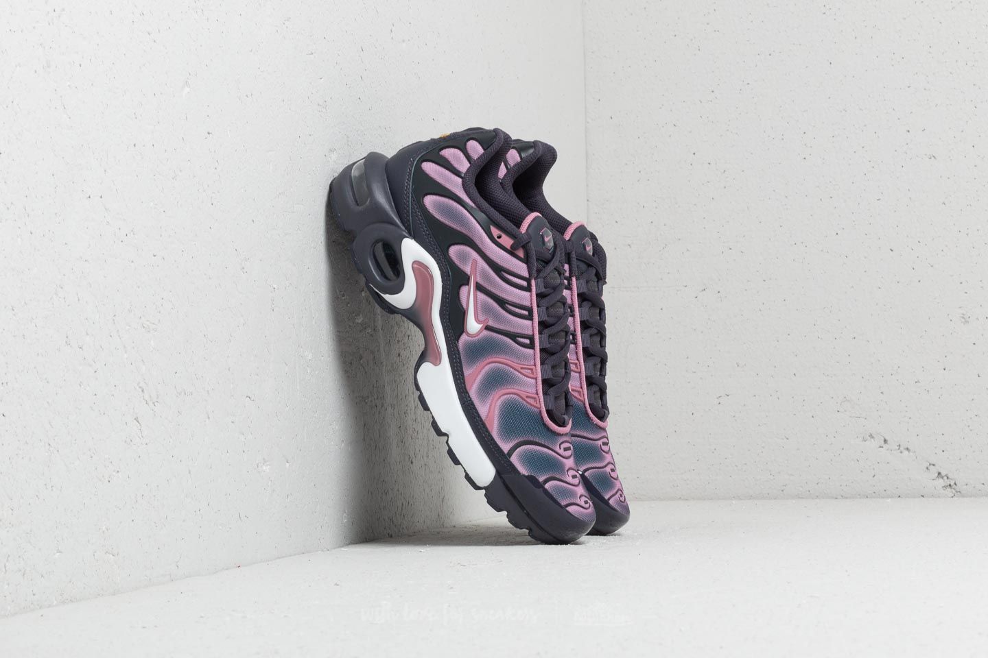Nike air max plus hot sale gs gridiron/ white-elemental pink