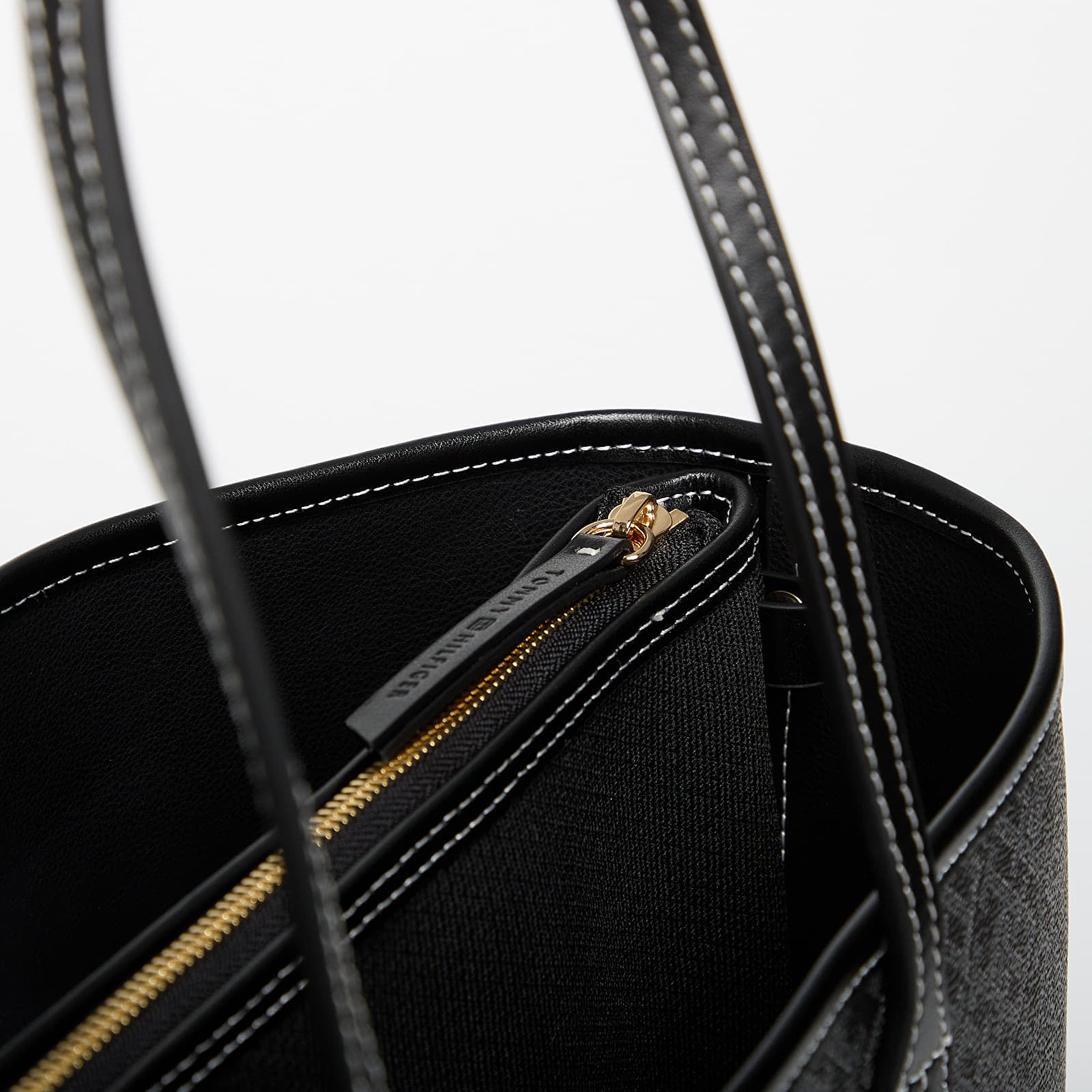 Moške torbe za na ramo Tommy Hilfiger Th Monoplay Leather Tote Black