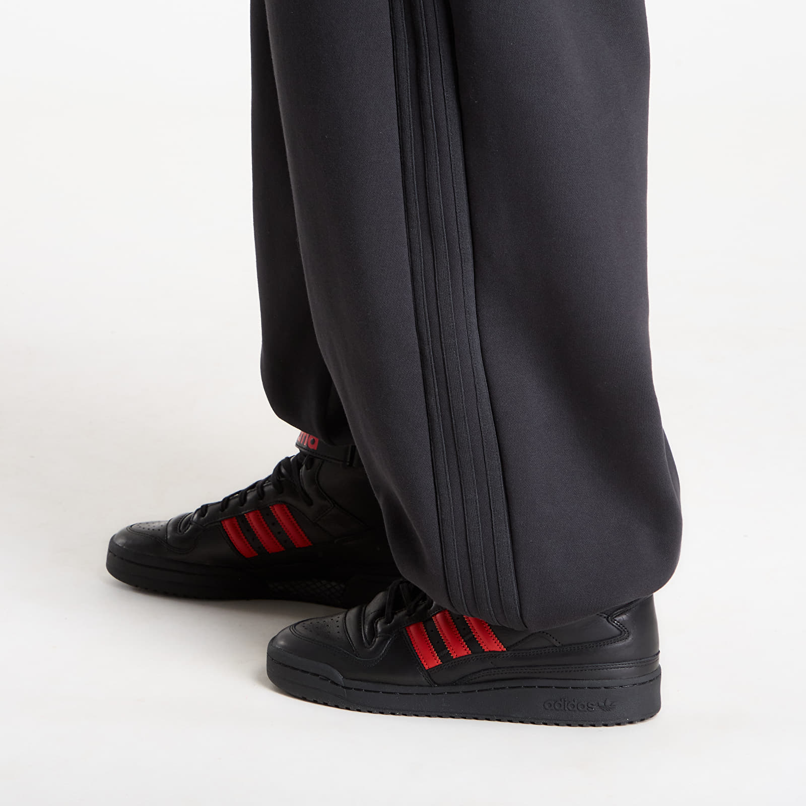 Kelnės adidas x Willy Chavarria Heavy Sweat Black