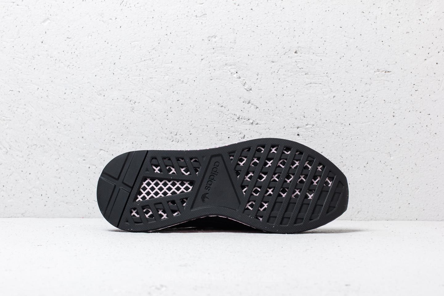 Дамски кецове и обувки adidas Deerupt W Core Black/ Core Black/ Core Lelil