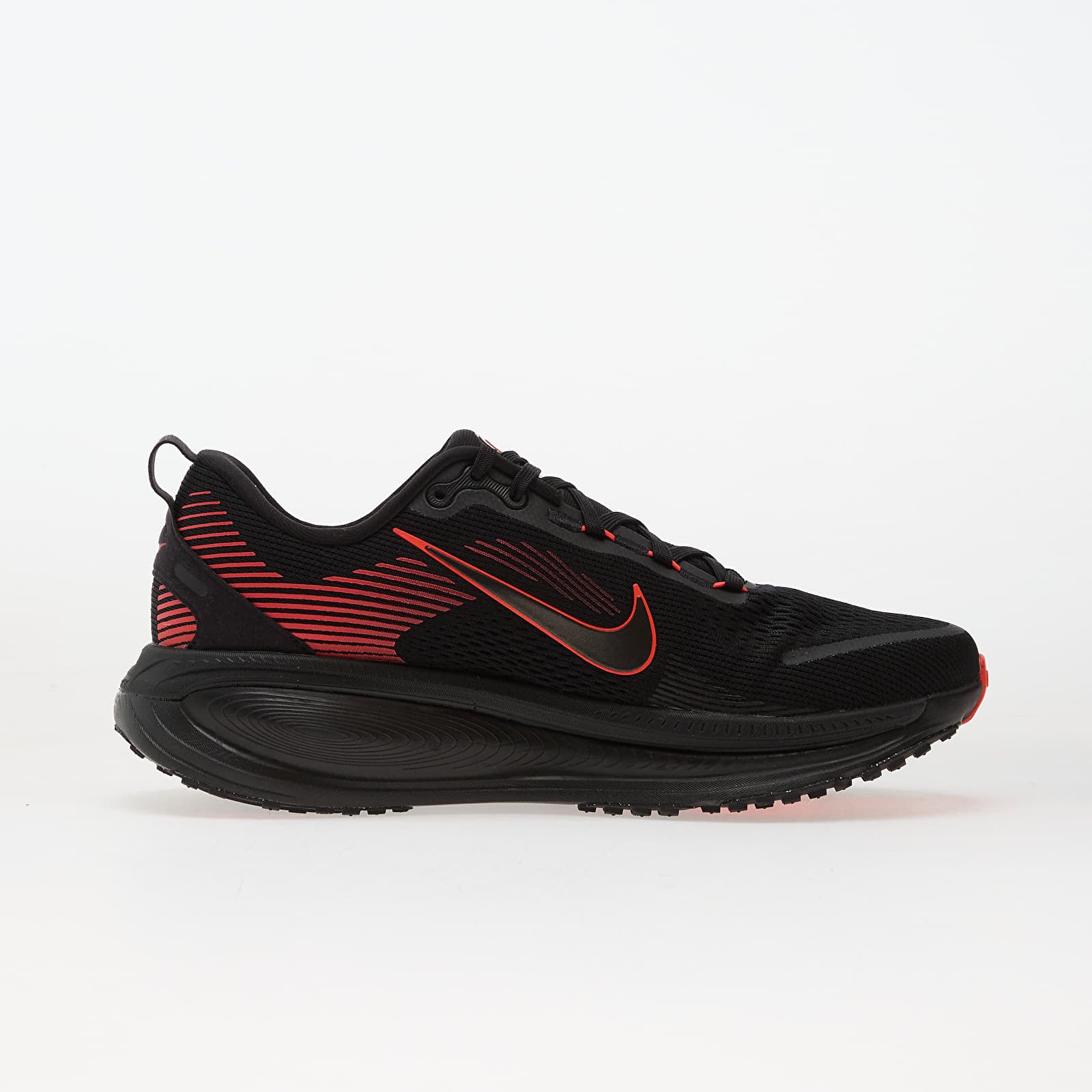 Skor för män Nike Vomero 18 Black/ Black-Bright Crimson-Anthracite