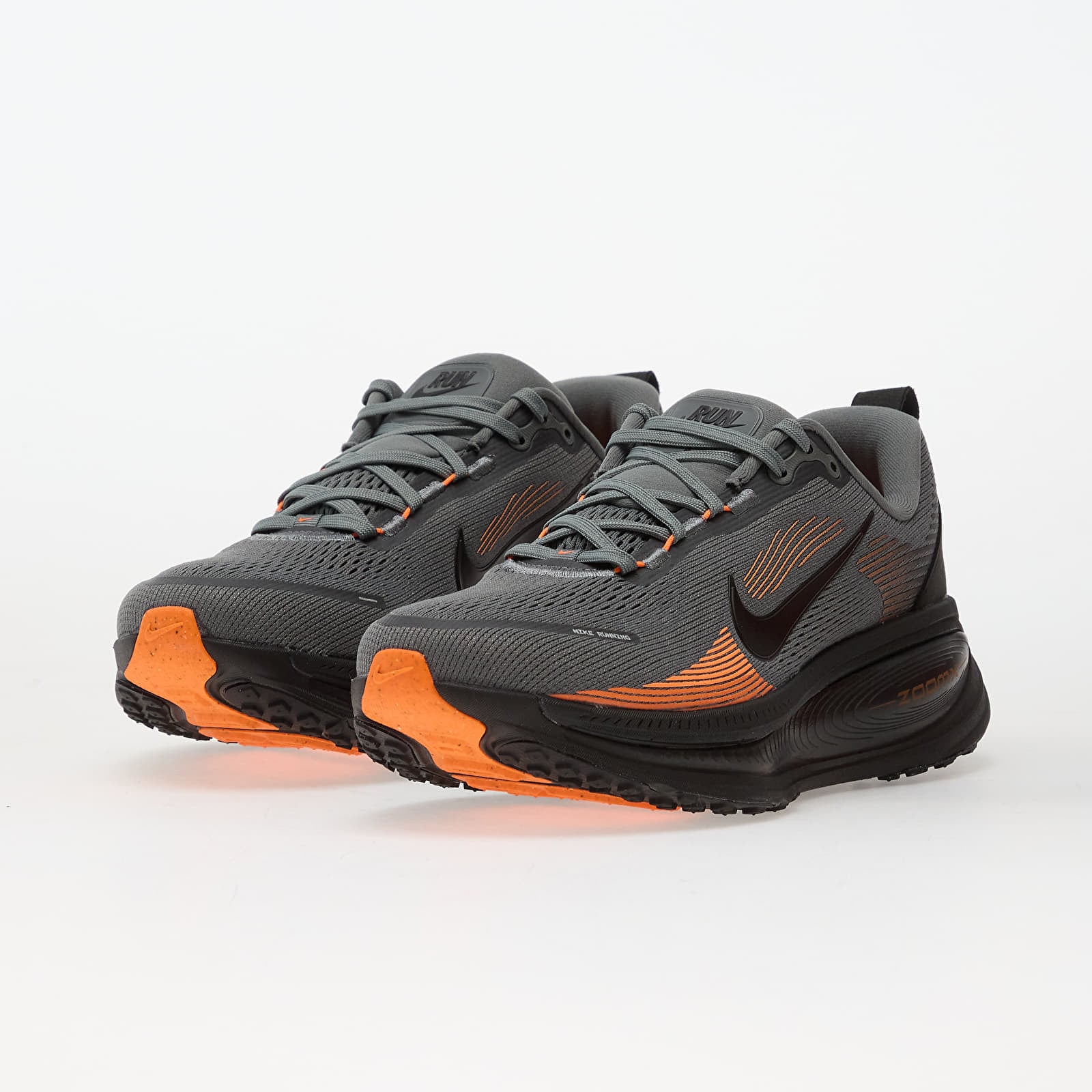 Skor för män Nike Vomero 18 Smoke Grey/ Black-Total Orange