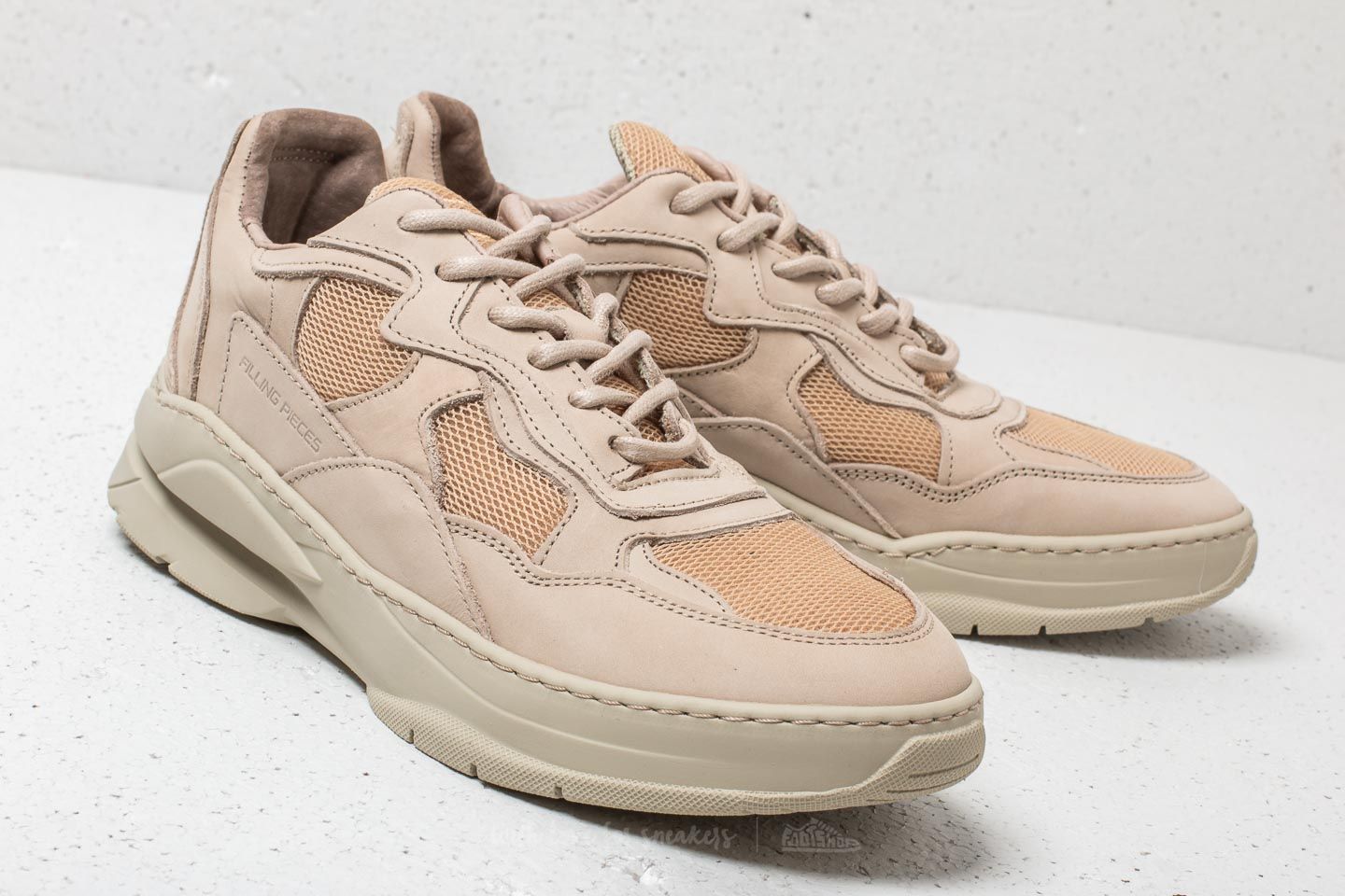 Filling pieces off store white