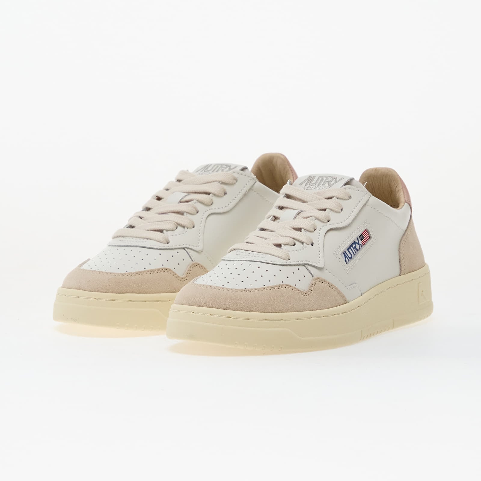 Skor för kvinnor Autry Medalist Low Wom Leat/ Suede White/ Pow
