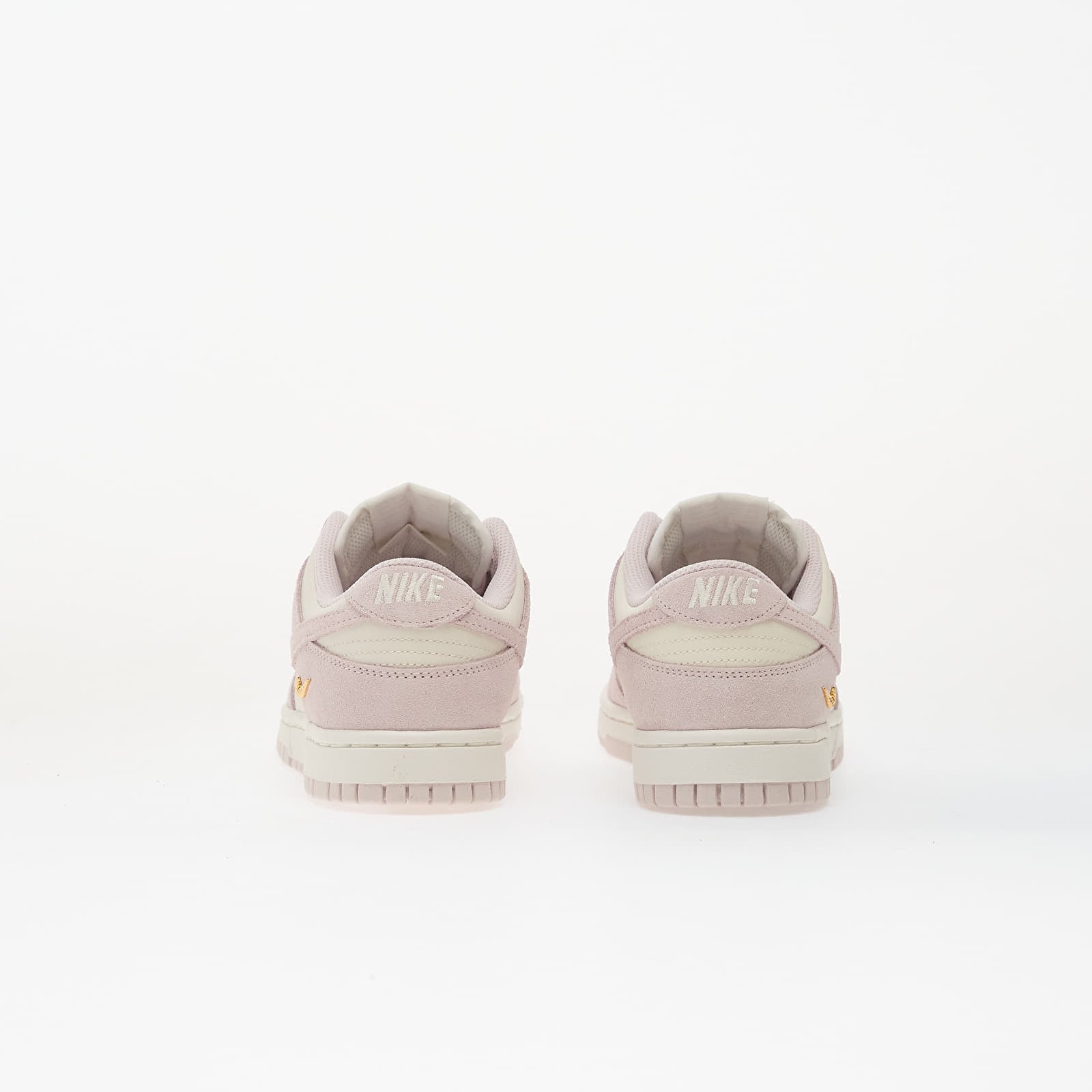 Γυναικεία παπούτσια Nike W Dunk Low Sail/ Pearl Pink-White-Mtlc Gold