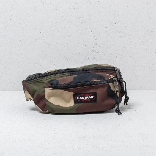 Eastpak doggy bag camo discount